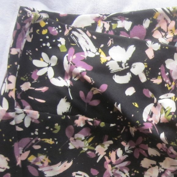 Juniors' V-Front Crossover Soft Leggings NWT Painted Floral Brand: No Boundaries - Picture 5 of 7